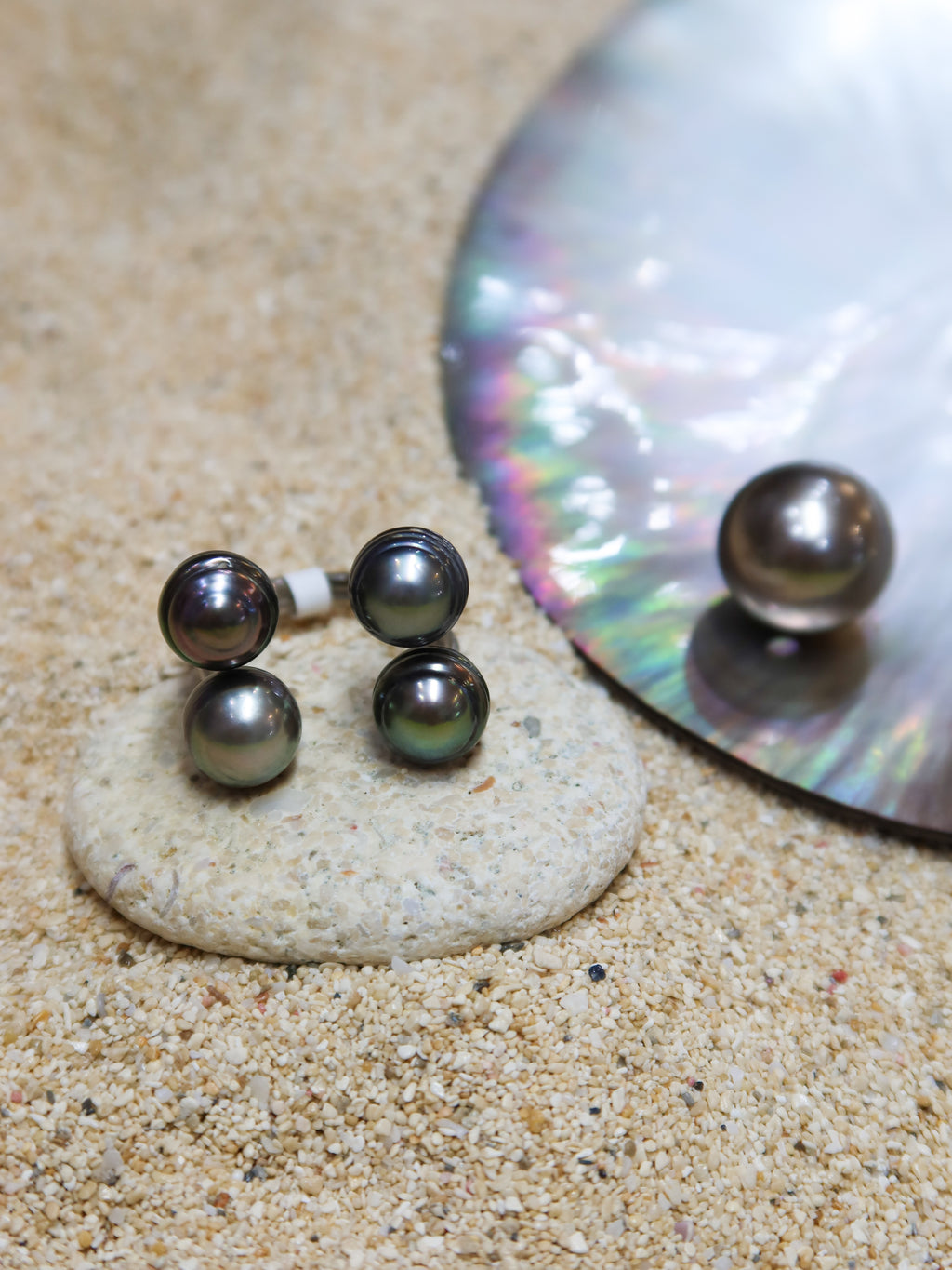 4 PEARLS RING