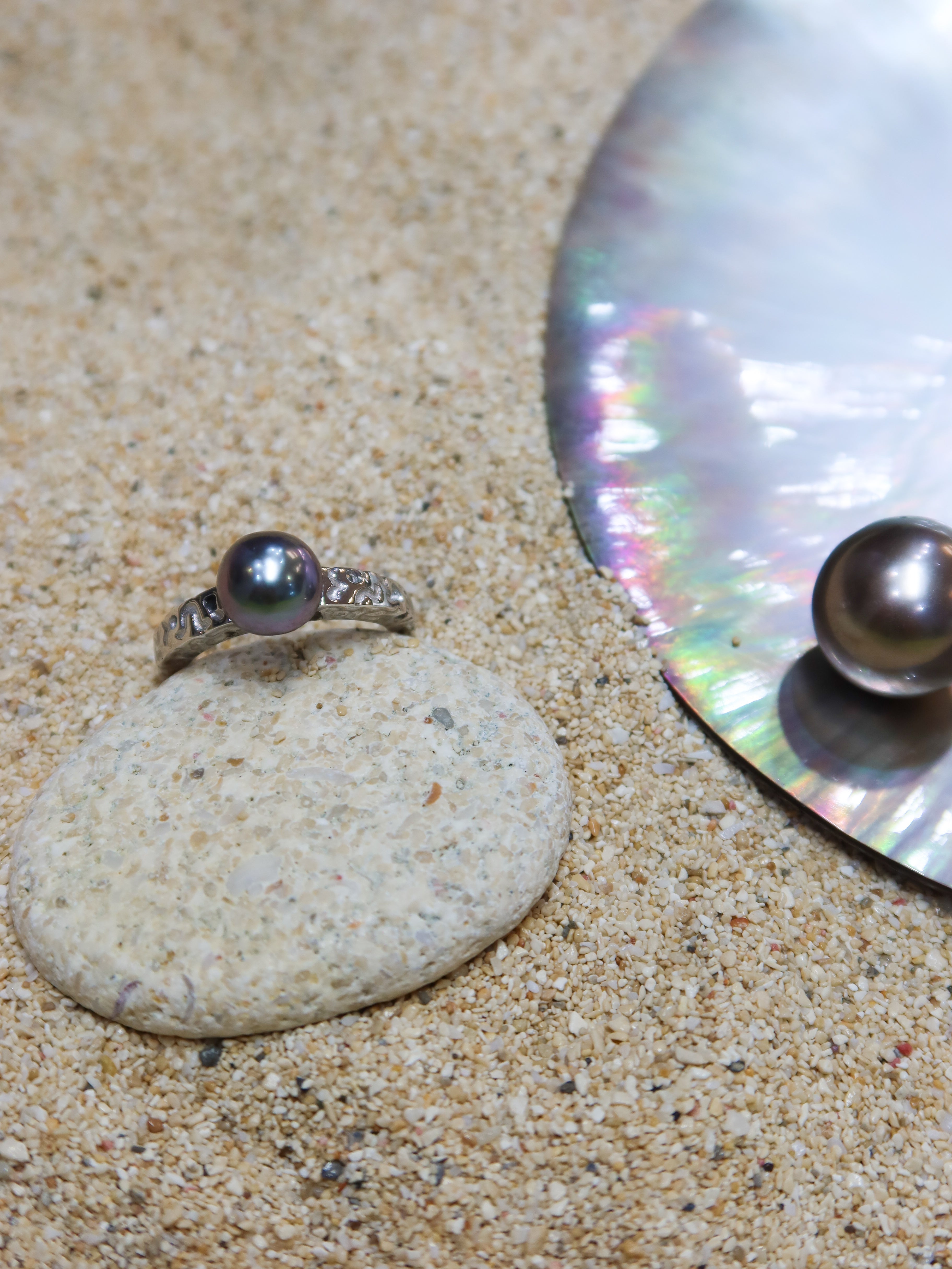 THE TAHITI ENGRAVED RING