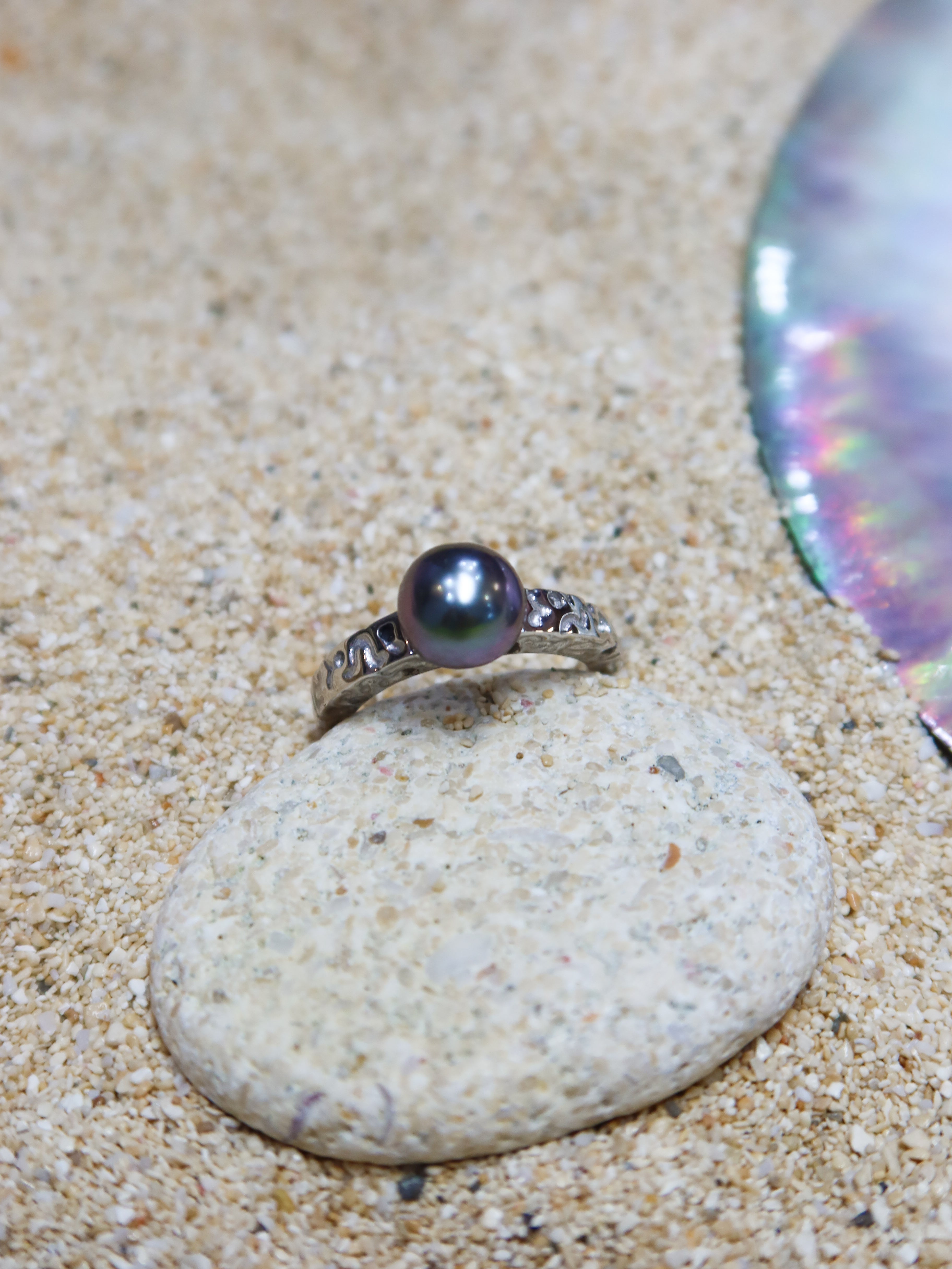 THE TAHITI ENGRAVED RING