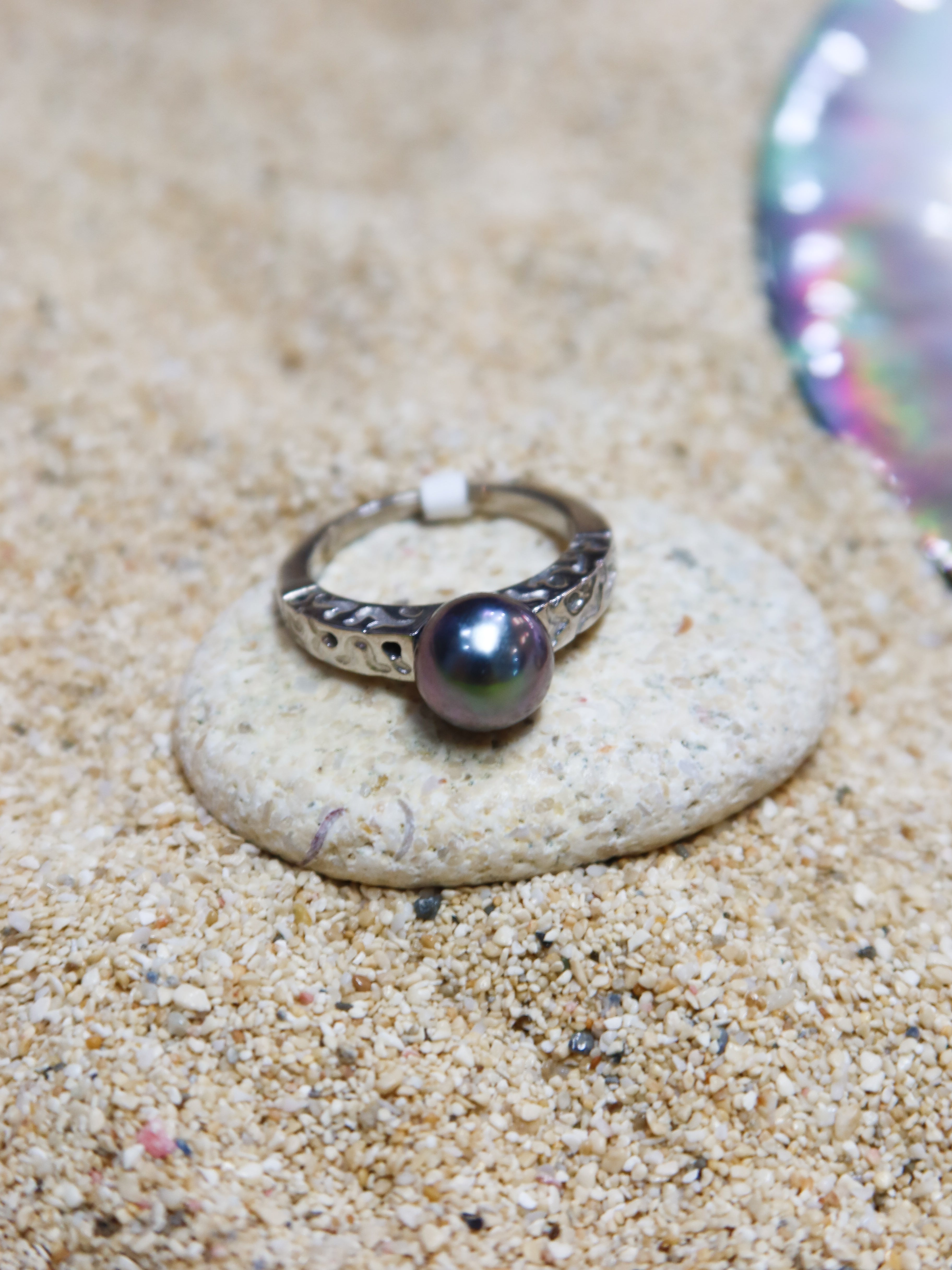 THE TAHITI ENGRAVED RING