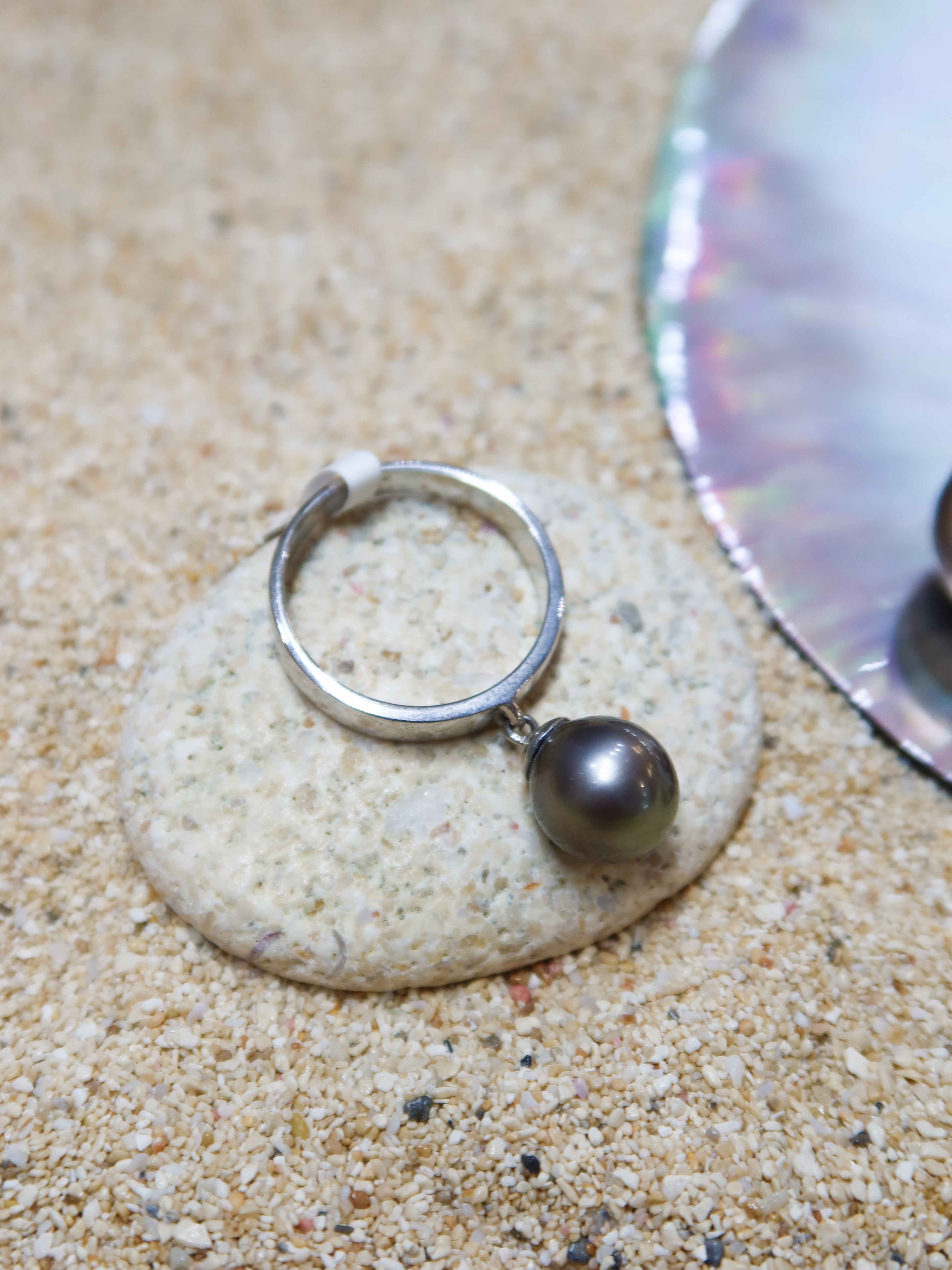 THE TAHITI SUSPENDED RING