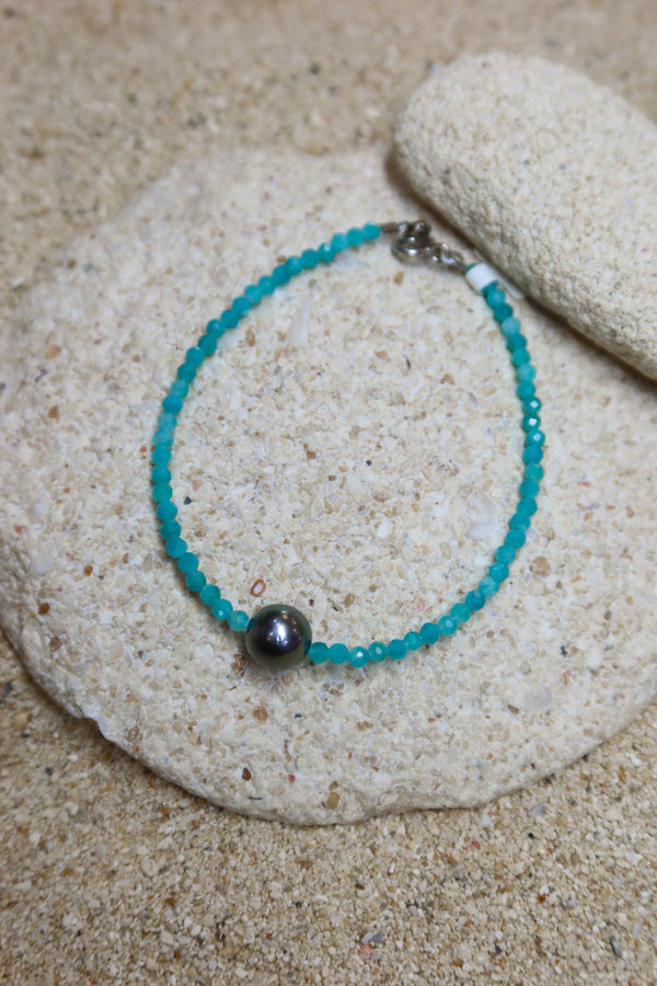 BRACELET 1 TAHITI PEARL ON FACETED STONE